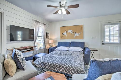 Waterfront Bay St Louis Oasis with Deck and Dock! in Shoreline Park, USA