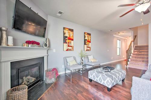 Suburban Atlanta Vacation Home about 3 Mi to Airport! in College Park, USA