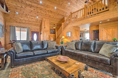 Pateros Home with Deck, 7 Mi to Alta Lake Park! in Sands Trail