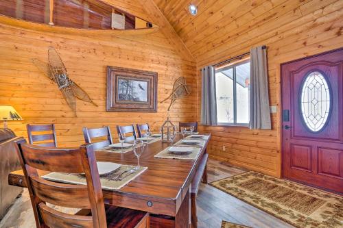 Pateros Home with Deck, 7 Mi to Alta Lake Park! in Sands Trail