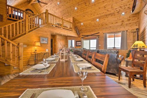 Pateros Home with Deck, 7 Mi to Alta Lake Park! in Sands Trail