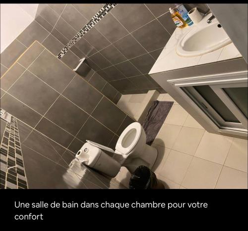 Bathroom, La Villeneuvoise in Mbour
