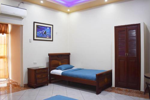 Twin Room image 10
