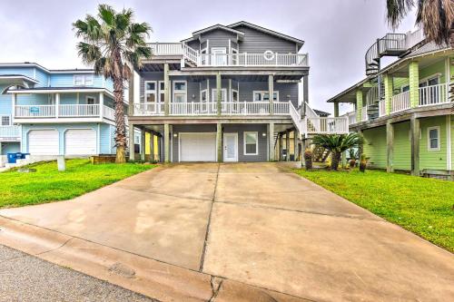 Port Aransas Home with Pool - Walk to Sandpoint Beach - image 2