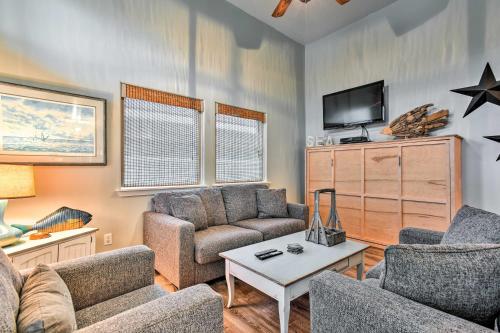 Port Aransas Home with Pool - Walk to Sandpoint Beach - image 12