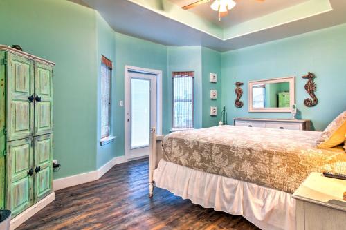 Port Aransas Home with Pool - Walk to Sandpoint Beach - image 12
