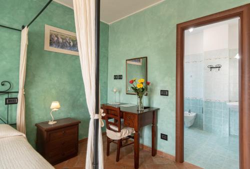 Double Room with Balcony image 10