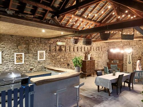 La grenouille amoureuse in Saint-Rémy-de-Blot