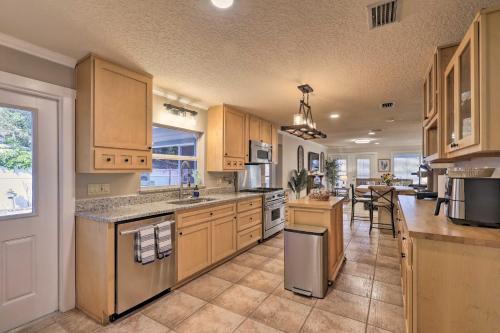 Waterfront Port Richey Getaway with Shared Dock in Port Richey, USA