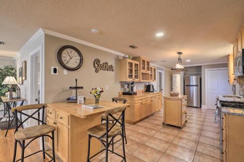 Waterfront Port Richey Getaway with Shared Dock in Port Richey, USA