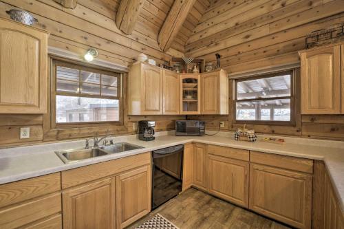 Cottonwood Cabin with Private On-Site Fly Fishing! - image 9