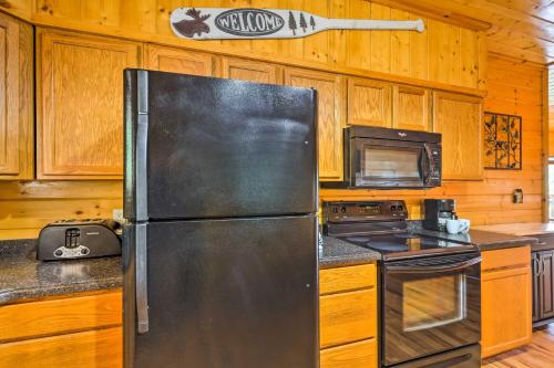 Pigeon Forge Cabin with Views Hot Tub Pets Welcome - image 11