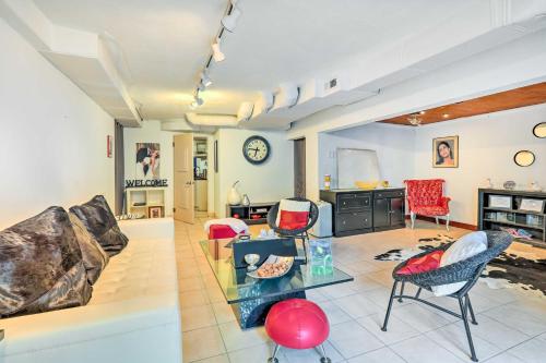 Contemporary Cincinnati Apt with WiFi Near Kenwood! - image 6