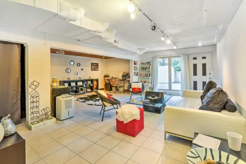 Contemporary Cincinnati Apt with WiFi Near Kenwood! - image 11