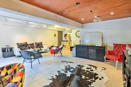 Contemporary Cincinnati Apt with WiFi Near Kenwood! - image 9
