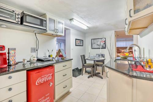 Contemporary Cincinnati Apt with WiFi Near Kenwood! - image 13