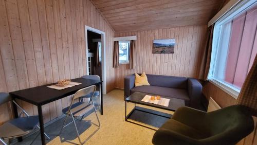 Cottage with Shared Bathroom (4 Adults)