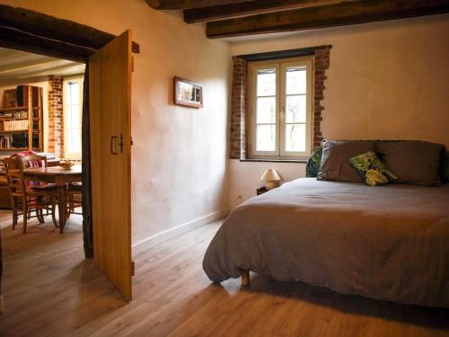 Charmant gîte de plain-pied près de Bourges, avec jardin arboré et équipement complet - FR-1-586-31 (Gite Tout Confort a Parassy : Proche Bourges et Sancerre, Ideal Randonnees et Decouvertes - FR-1-586) in Morogues