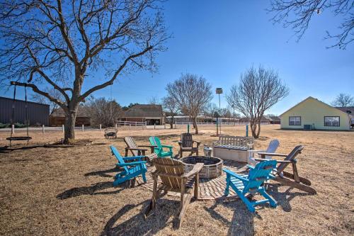 Spacious Lake Texoma Retreat with Updated Interior! in 謝爾曼(TX)