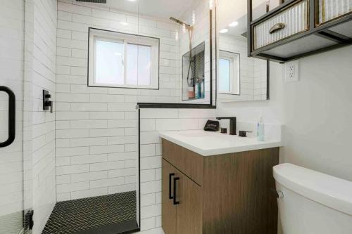 Sleeps 16 - 15 min/Downtown, 10 min/Medical Center, Aurora (photo 5)