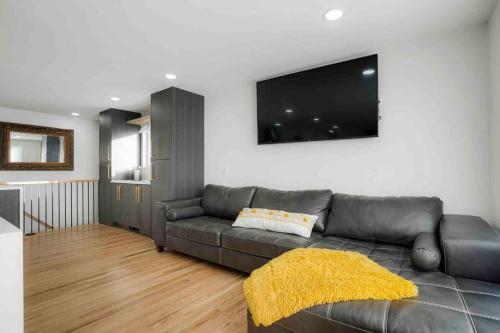 Sleeps 16 - 15 min/Downtown, 10 min/Medical Center, Aurora (photo 6)