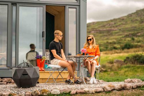 Balcony/terrace, Oaklane Glamping Cabins in Mucksna