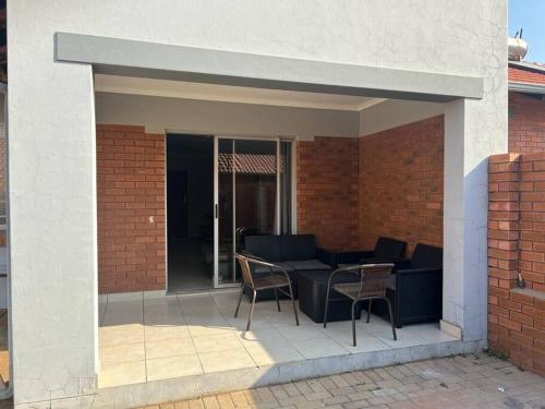 Centurion: Chilled Townhouse