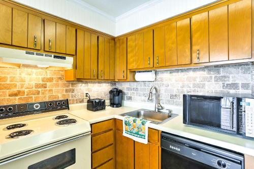 Seaside Condo in Panama City Beach - Mins to Ocean - image 6