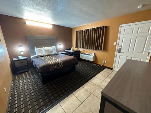New Corral Motel - image 5