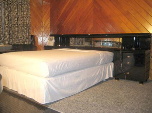 Commack Motor Inn