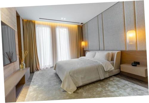 Exceptional 5 bedroom beach front villa on the Palm Jumeirah