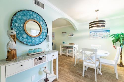 Gorgeous Coastal Condo Barefoot Beach Indian Shore