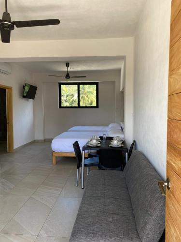 Kavali in Los Ayala, Mexico