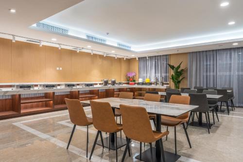 餐厅, 青岛胶东国际机场秋临悦享酒店 (Joy Fall Hotel) in 青岛