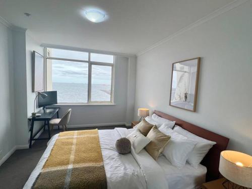 Amzing Ocean View Spacious Three Bedrooms Apartment Port Melbourne