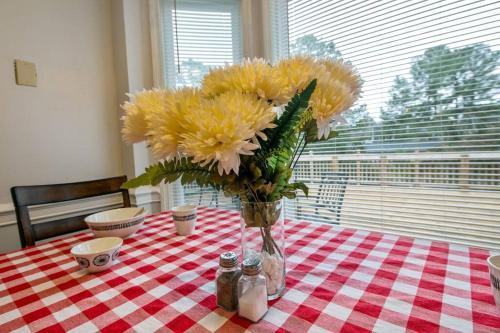 Spacious 4B/3b Home in Fayettville, Big backyard! in Fayetteville, USA