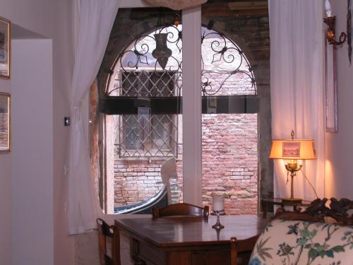 Al pozzo dei Scoacamini, 100 m from San Marco, ground floor
