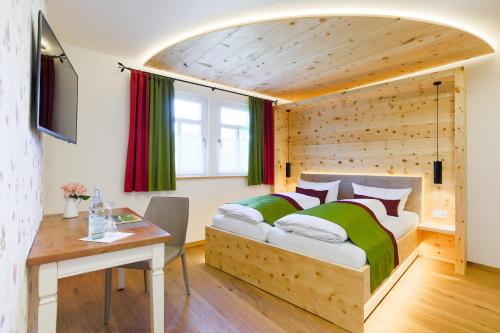 1 queen bed