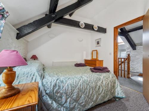 Pass the Keys Cosy 3 Bedroom Barn Conversion with pool