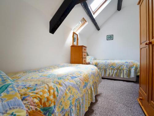 Pass the Keys Cosy 3 Bedroom Barn Conversion with pool