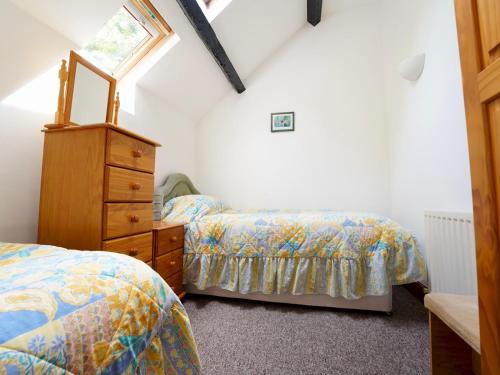 Pass the Keys Cosy 3 Bedroom Barn Conversion with pool