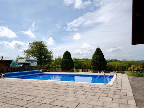 Pass the Keys Cosy 3 Bedroom Barn Conversion with pool