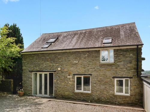 Pass the Keys Cosy 3 Bedroom Barn Conversion with pool