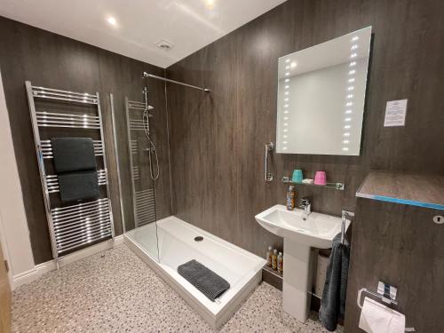 Bathroom, Cotswold Hare in Cirencester