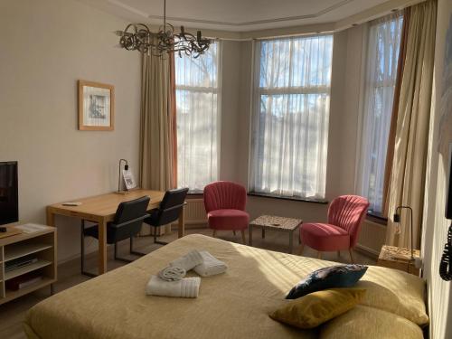 Hotel Plato by Hofstad Studios, Схевенинген (фото 7)