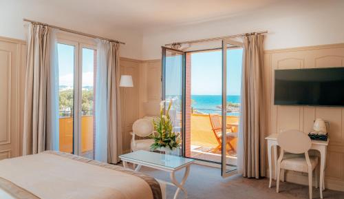 Deluxe Double Room with Balcony and Sea View