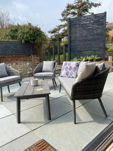 Studio Cabin Retreat with Hot Tub Sea and Downs views in Seaford with own garden in Seaforde