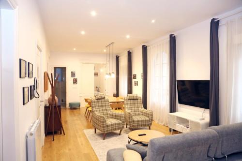 PISO EXCLUSIVO FRENTE AL CASCO VIEJO CON PARKING GRATIs, Bilbao