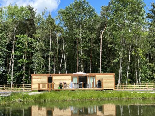 Cedar Boutique Lodge-dog fishing and Spa access