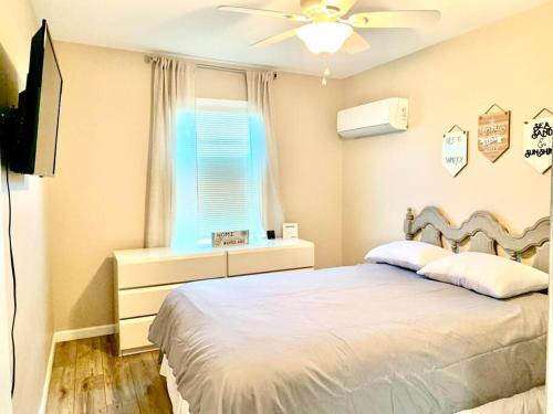 The Lighthouse-3 Bedroom with Casino Pier Gameroom - image 12